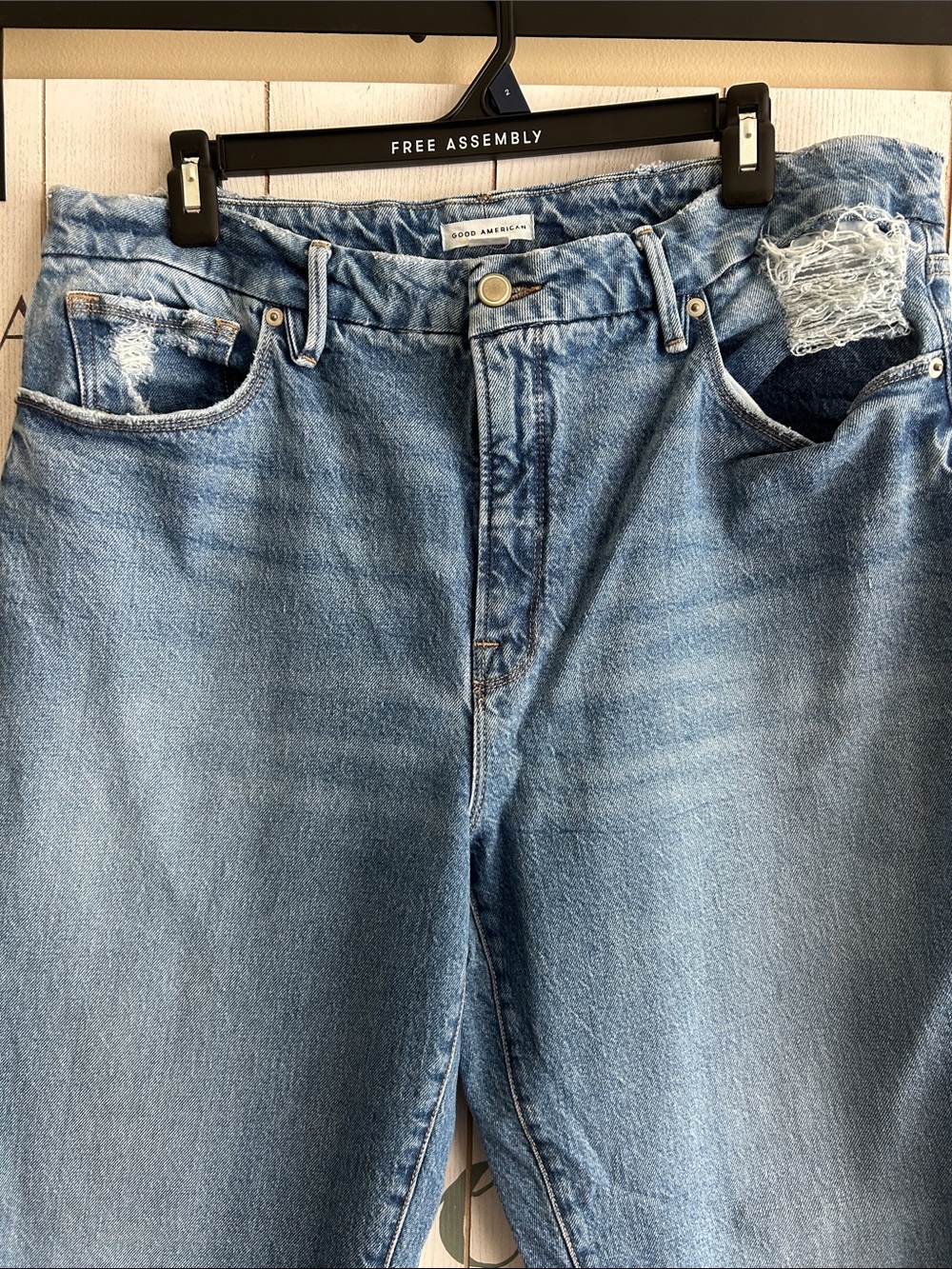 Good American medium-wash hi-rise jeans with distinct distressing, size 14/32 - Picture 4 of 10